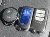 スマートキー2つとエンジンスターター付きです。