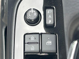 【電動格納ミラー】サイドミラーは電動格納式となっており、狭い駐車場でもキズがつくリスクを抑えられます。