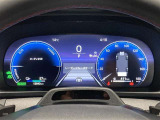 先進的なデザインの液晶メーター。見やすく、お車の情報を確認することができます。