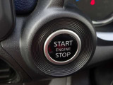 【プッシュスタート】キーが車内にあれば、エンジンの始動・停止はブレーキを踏んでスイッチを押すだけ!キーを取り出す手間を省き、ワンプッシュで操作するので簡単でスムーズ!