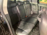 後部座席も気になるようなキズ・汚れやへたり等、大きなダメージはなく、良好な状態です。