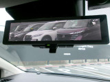 インテリジェントルームミラー、後方がカメラの映像で見れるので視界くっきり、車内に障害物があっても関係ありません。普通のバックミラーとも切りかえが出来ます。