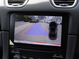 パークアシスト+バックカメラ装備 バックでのよりスムーズな駐車やステアリング操作を行えます。PCMモニター上に、車両の予測進路を示したガイドラインを表示します。