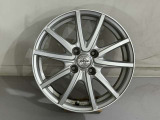 冬タイヤ用の15インチアルミホイールが付いております。