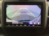 バックでの車庫入れも安心です! リアカメラが付いているバックモニター付のナビを装備しております。操作線もついており距離感も画面から確認できます。