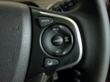アダプティブクルーズコントロール(ACC)を装備。設定した車速内で前走車との適切な車間距離を維持しながら追従走行し、高速道路でのドライバーの運転負荷を軽減してくれるので長距離ドライブも楽々です
