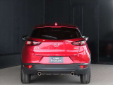 スタイリッシュなリヤビューもCX-3の人気の理由です。後方から見ても安定感の有る美しいフォルムが特徴です。内装の上質感も相まって、良い意味でコンパクトカーらしくないCX-3です★☆★☆