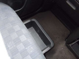 助手席シート下にはアンダーボックス装備です。