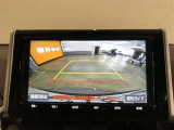 バックガイドモニターで、後方を確認しながら安心して駐車することができます。運転初心者も熟練者も必須の機能ですよ!