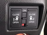 【両側パワースライドドア】両側がパワースライドドアになっており、運転席のスイッチやスマートキーでも開閉が可能です!開口部も広いので乗り降りも楽々♪