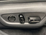 パワーシート搭載。微妙な調整が手軽にでき、ピッタリのポジションで運転することが可能です。