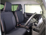 運転席はレザーのアクセントで高級感のある見た目に仕上げました!