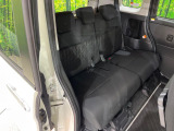 後部座席も気になるようなキズ・汚れやへたり等、大きなダメージはなく、良好な状態です。
