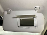【運転席サンバイザー】鏡が付いているのでメイク直しなどにも便利★