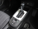 扱いやすい位置に配置されたフロアオートマチックです。CVTを採用で滑らかでスムーズな走りが楽しめますよ。