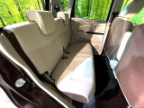 後部座席も気になるようなキズ・汚れやへたり等、大きなダメージはなく、良好な状態です。