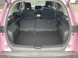 シートをすべて倒すとこんなに広々。たくさん荷物を積めます。これだけのスペースであればかなりの荷物が載せられます☆