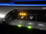 【シートヒーター】運転席と助手席をそれぞれ独立して操作でき、無段階に温度調節も可能なため、座る人と室内温度にあわせた快適