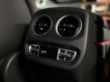 後席にもエアコン調整スイッチがあります。