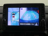 パノラミックビューモニター搭載。カメラで車両周囲の状況を映し出すため、狭い場所での駐車などに役立ちます。