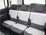 ■シートバックテーブル ■リアシート3座独立機構 ■リアドアサンシェード ■床下収納