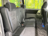 後部座席も気になるようなキズ・汚れやへたり等、大きなダメージはなく、良好な状態です。