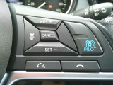 ハンドル右側 プロパイロットの操作スイッチ。高速道路での単調な渋滞走行や、長時間の巡航走行のイライラやストレスが減るので、ロングドライブがこれまで以上に楽しみになります♪