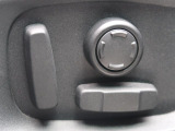 ◆パワーシート『電動パワーシートですので運転中のシート調節も安全に行えます。微調整も可能ですのであなただけのドライビングポジションを実現します。』