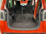 リアシートを倒すと、ラゲッジスペースを広くお使いいただけます!