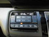 オートエアコンは左右席で独立温度コントロールが可能です。運転席はキンキンに冷やして助手席はマイルドにと言った設定が可能です。暑さ寒さでケンカすることもなくなりますね。