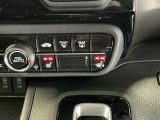 運転席/助手席シートヒーターで寒い日もすぐに温かくなり快適に過ごせます。2段階の温度調整が可能です