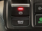 指先の操作でパーキングブレーキの「作動と解除」が行うことができる装備。ブレーキペダルから足を離しても停止し続けてくれるオートブレーキホールド機能。信号待ちなどの際には便利。ECO運転で低燃費走行♪