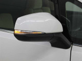 サイドターンランプ付きドアミラー。車両のドレスアップと右左折時の被視認性を兼ね備えたお洒落なミラーです。
