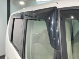 ドアバイザーが付いています。