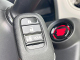 【Hondaスマートキー】カバンやポケットに入れたままでもドアの施錠・解錠が可能なスマートキーを装備。エンジンのオン・オフ時もカギを取り出す必要が無いからとっても便利です♪