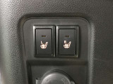 運転席と助手席のシートはヒーター付き。
