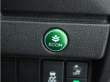 ◆ECONスイッチ(ECONモード)◆エンジンやエアコンといった、クルマ全体の動きを燃費優先で自動制御するECONモード。空調など快適性を優先したいときは、スイッチを押してOFFにできます。