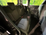 後部座席も気になるようなキズ・汚れやへたり等、大きなダメージはなく、良好な状態です。