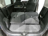 大きく開くラゲッジスペースです。左右独立でリアシートが倒れるので長尺の荷物も積むことが可能です。