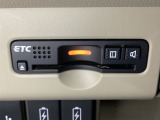 ETCもついています。高速道路の料金所の通過も楽々です。 カードの取り出しもしやすい場所についています。