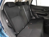 後席も十分な広さを確保していますので家族や友人とのロングドライブも快適です。