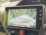 【バックカメラ】駐車時に後方がリアルタイム映像で確認できます。大型商業施設や立体駐車場での駐車時や、夜間のバック時に大活躍!運転スキルに関わらず、今や必須となった装備のひとつです!