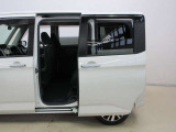 両側パワースライドドア付きだから、狭い駐車スペースなどでの 乗り降りラクラク!小さなお子さまのいるご家庭には嬉しい装備。