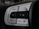 ハンドルにオーディオの操作スイッチが装備されています!視線を前方から外さずハンドルから手を離さずに操作できるのでとっても安全ですね♪