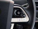 ステアリングスイッチ付き。前方から目を離すことなく操作することが可能です。