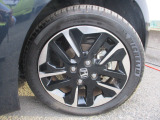 アルミホイールを装備しております。