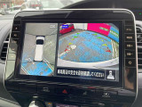 車を真上から見ているように、周囲の状況を把握しながら安心して駐車が行えるアラウンドビューモニター装備!