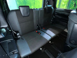 3列目シートはもちろん状態良好☆大人でもゆったりと座って頂けますので、大人数でのお出かけもラクラクです♪ご家族で、気の知れた仲間で、ドライブに行くのが楽しみですね♪