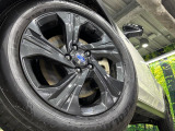 【純正17インチアルミホイール】外観にマッチした純正アルミホイールを装着しております。各種社外アルミホイールや、スタッドレスタイヤも取扱いしております。是非ご相談ください♪