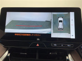 【パノラミックビューモニター】クルマを真上から見下ろした視点で駐車をサポートします!クルマの斜め後ろや真横など、いち早く障害物に気が付くことができます。